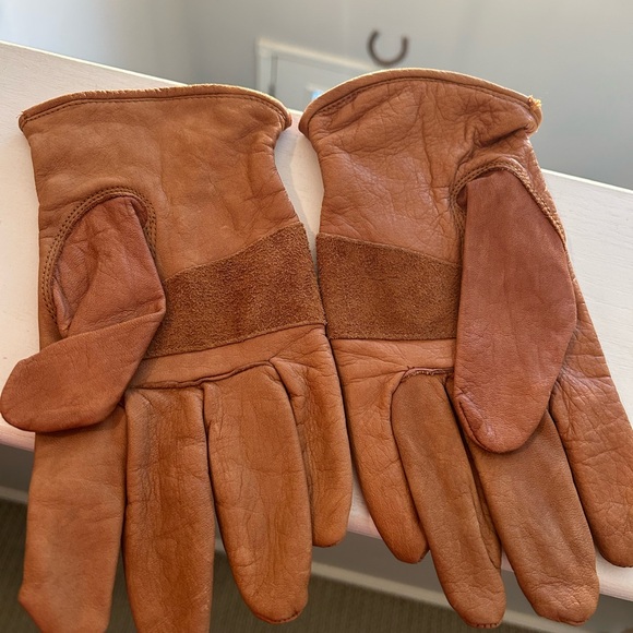 Leather Glovess - Picture 2 of 3